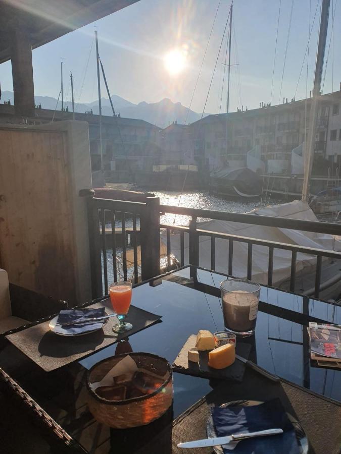 Superbe Appartement Dans La Marina Du Bouveret Port-Valais Buitenkant foto